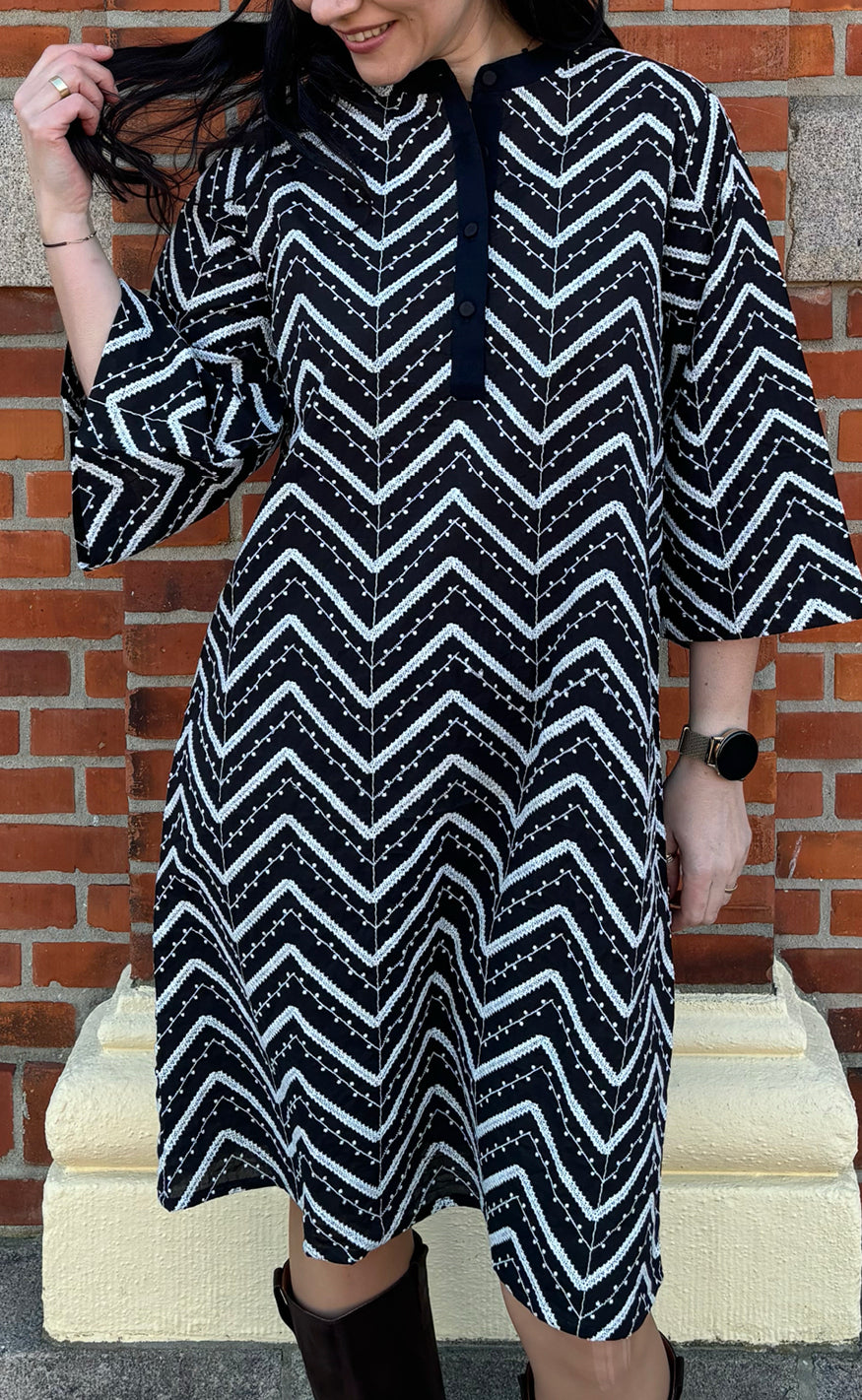 Say INA Copenhagen Kjole - Zara Zig Zag - Black W. White