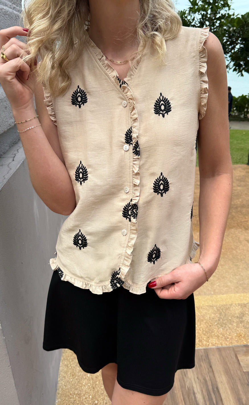 Say INA Copenhagen Top - Melania - Beige w. Black Embroidery