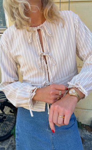 Say INA Copenhagen Bluse - Cornelia - Camel / White Stripe (vendbar)