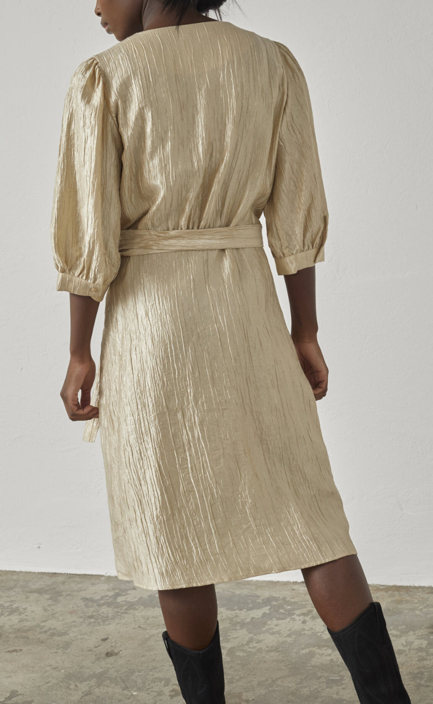 Love & Divine Kjole - Love913-11 - Gold