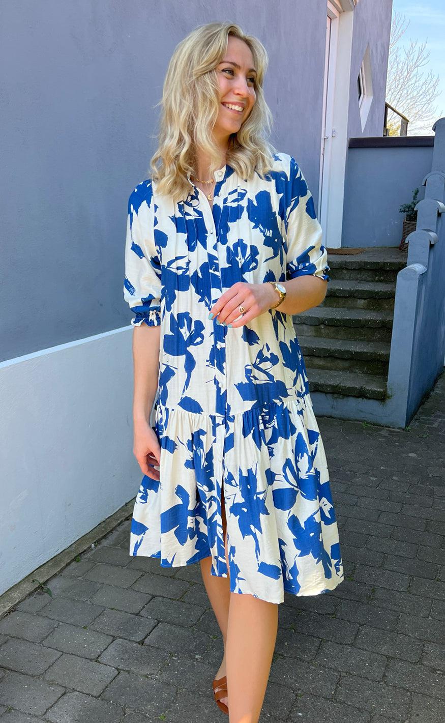 Say INA Copenhagen Kjole - Anja - White / Blue Flower
