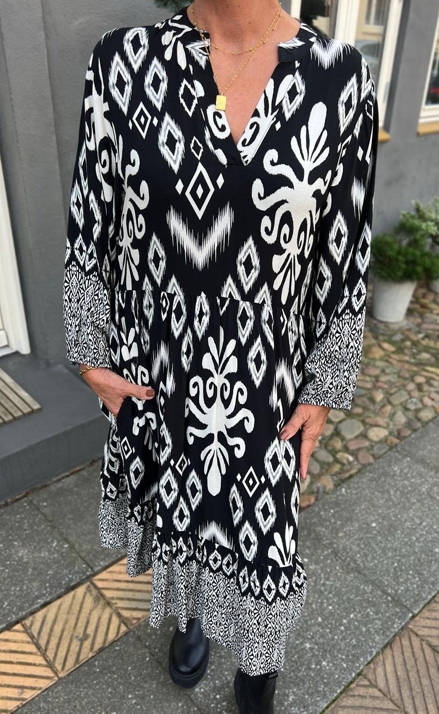Say INA Copenhagen Kjole - Olinda - White / Black Paisley