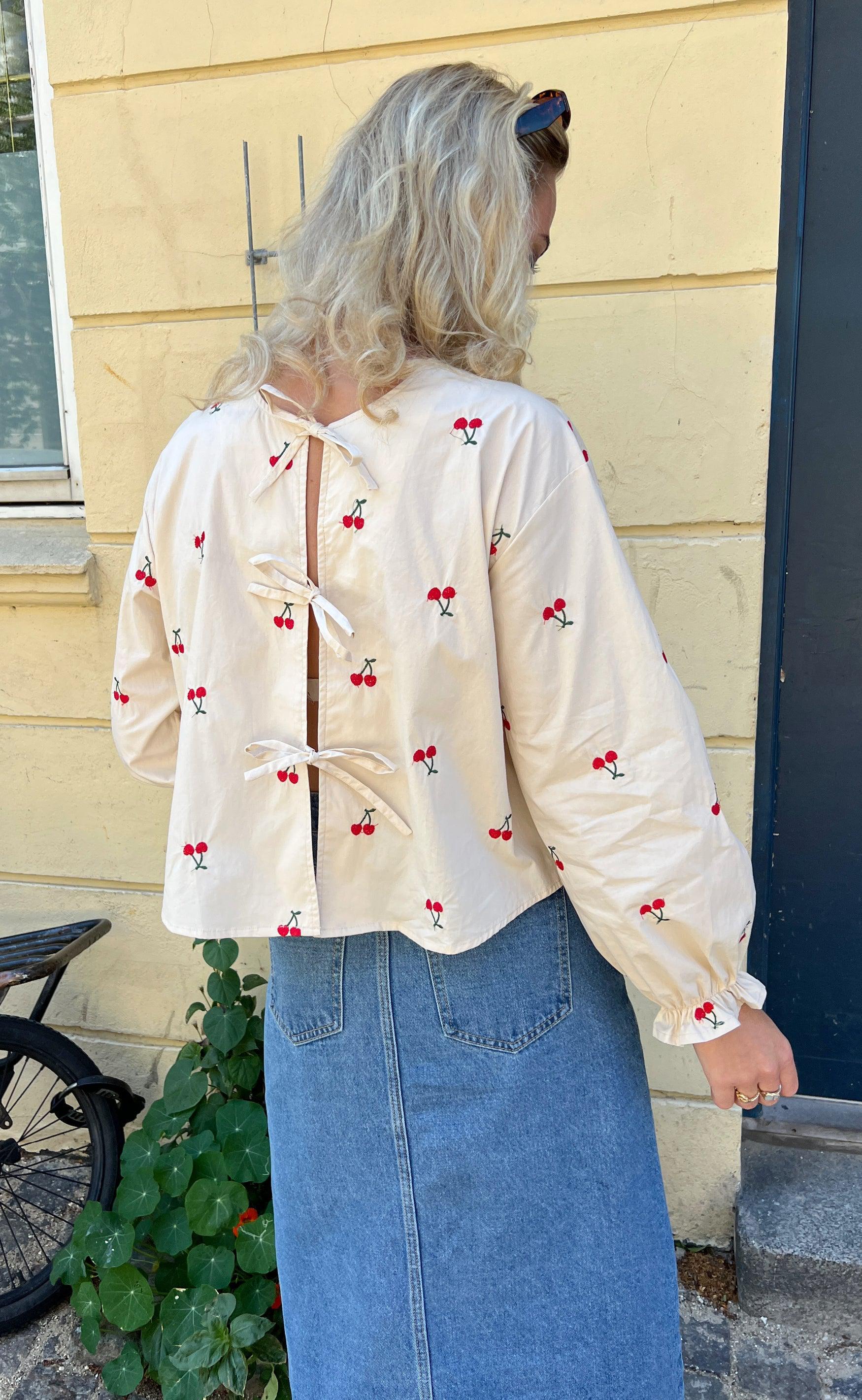 Say INA Copenhagen Bluse - Leonora - Off White W. Cherry