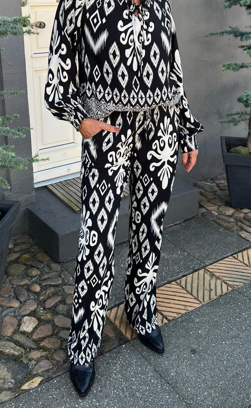 Say INA Copenhagen Bukser - Tora - Black/White Paisley