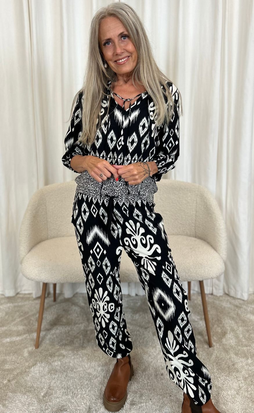 Say INA Copenhagen Bukser - Tora - Black/White Paisley
