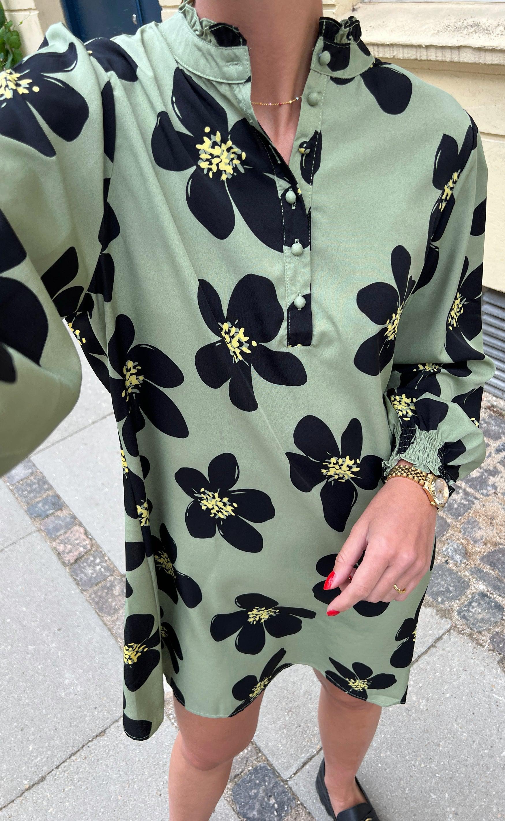 Say INA Copenhagen Kjole - Augusta - Dusty Green/Black Flower