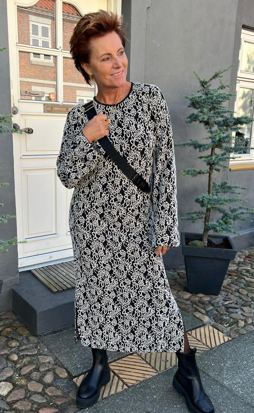 Say INA Copenhagen Kjole - Lanza - Black W. White Paisley