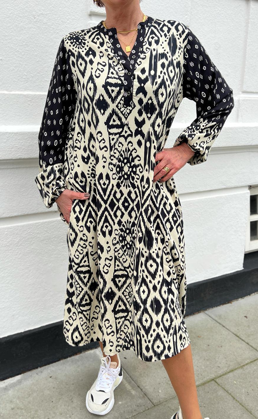 Say INA Copenhagen Kjole - Helena - Black / Off White Mode