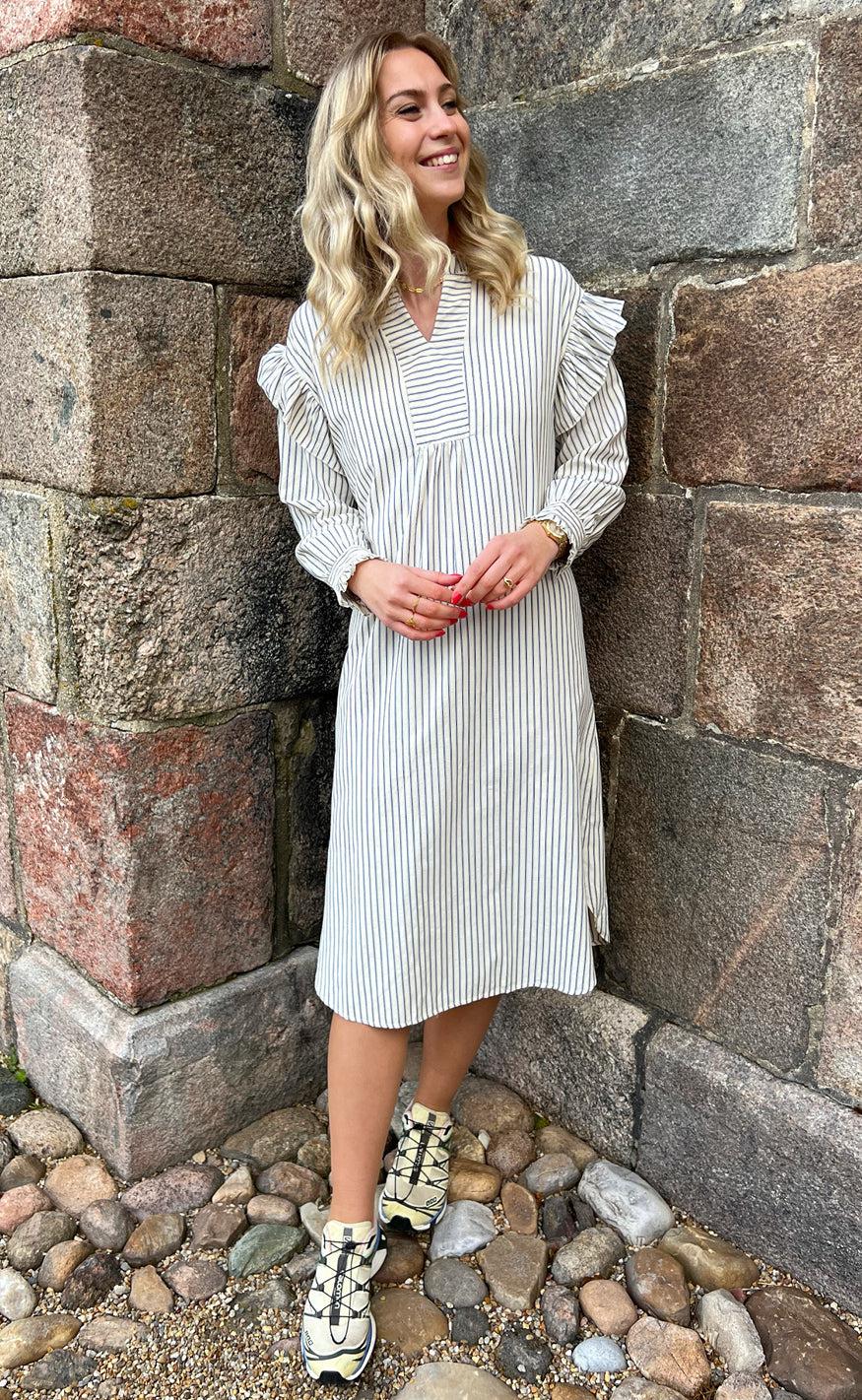 Say INA Copenhagen Kjole - Wilja - White/Blue Stripes