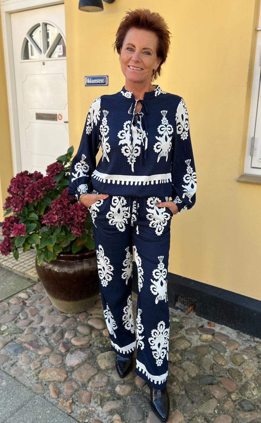 Say INA Copenhagen Bukser - Tora - Navy Blue Paisley