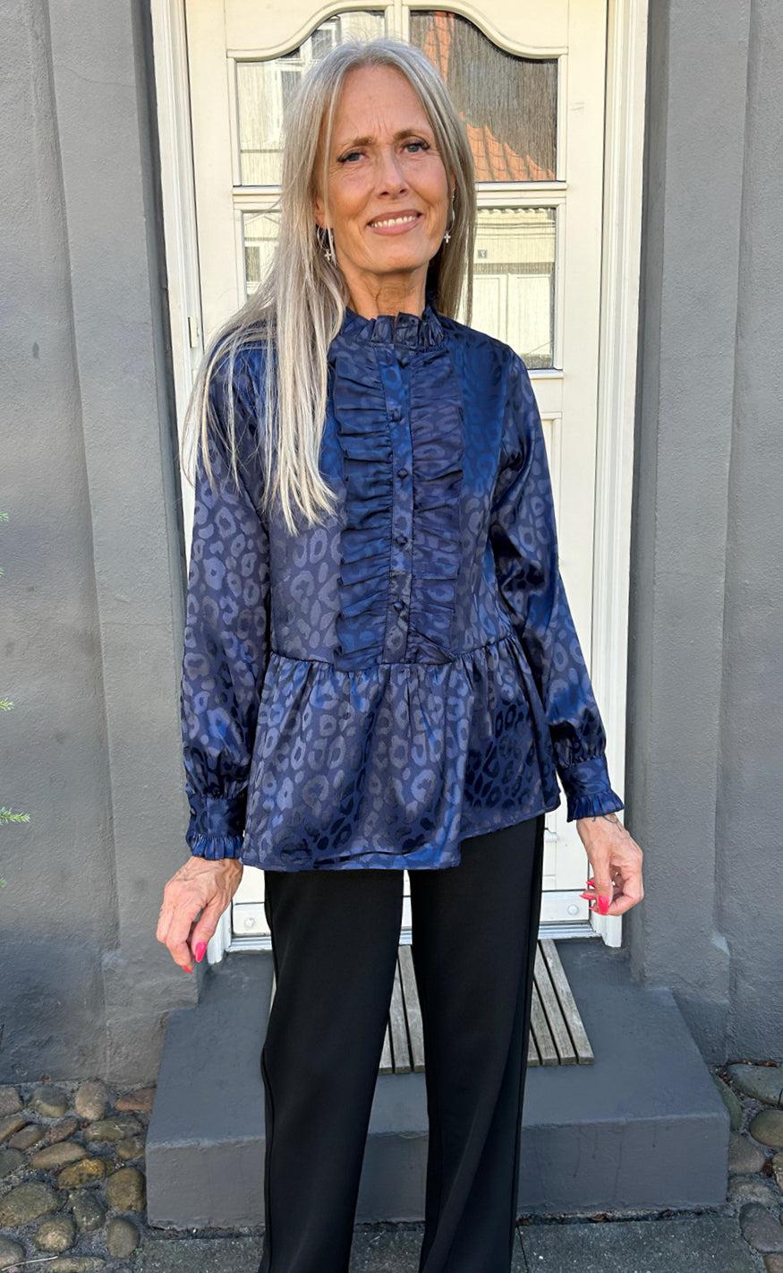 Say INA Copenhagen Skjorte - Evie - Navy Blue Leopard
