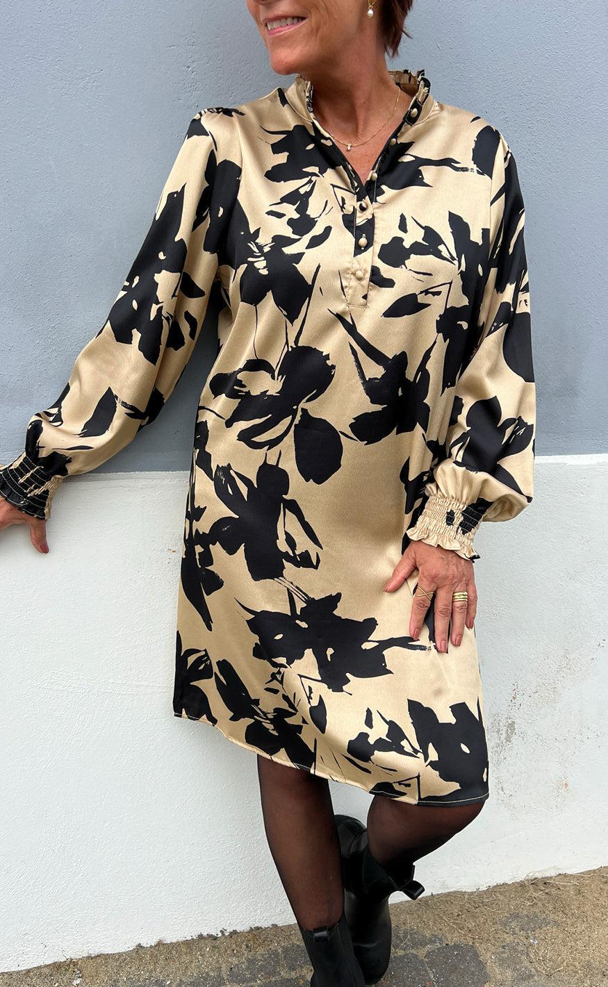 Say INA Copenhagen Kjole - Augusta - Camel / Black Flower