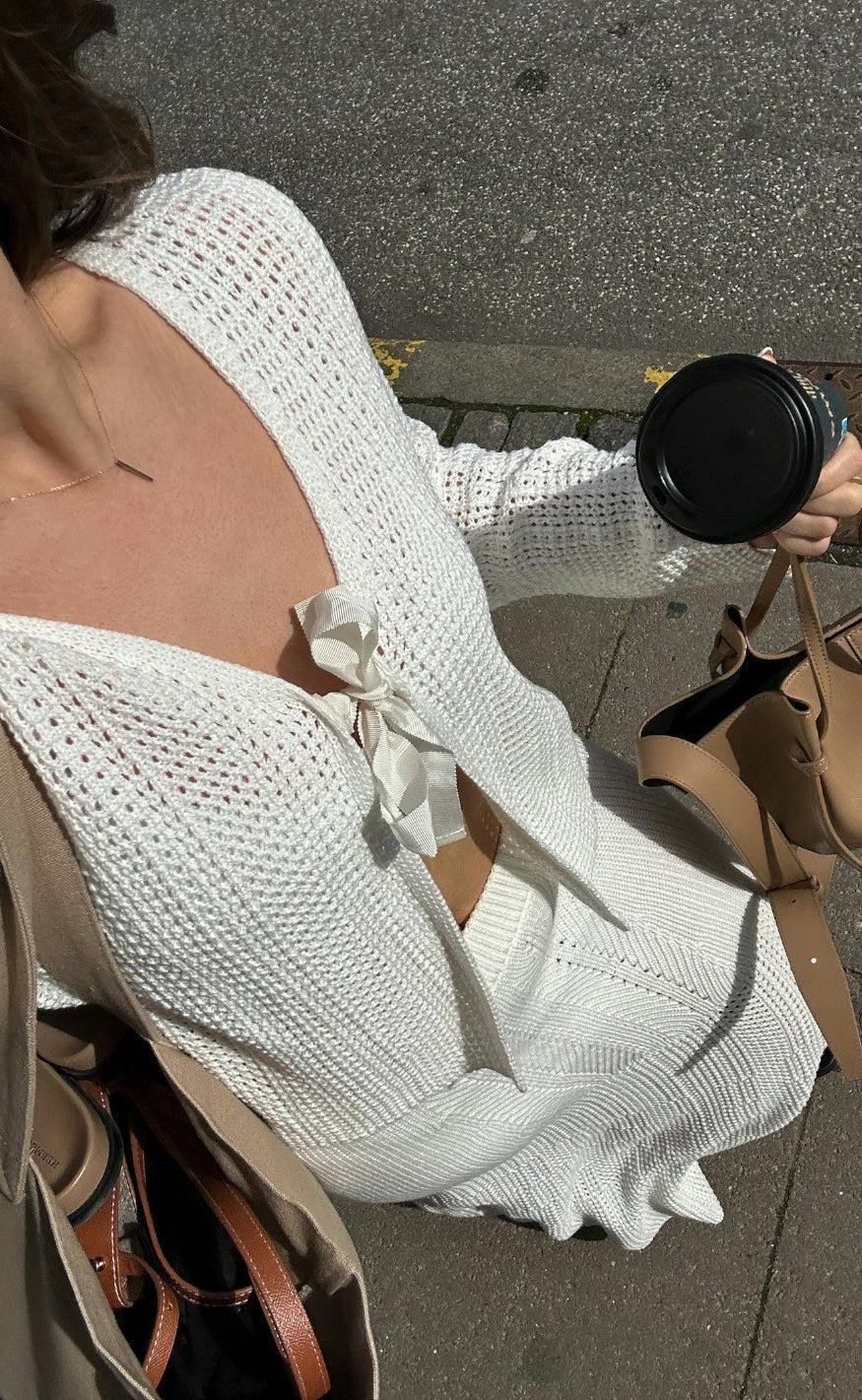 Neo Noir Cardigan - Bates - White Hot på udsalg