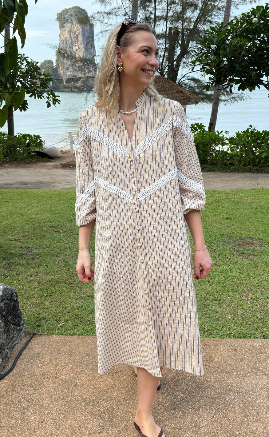 Say INA Copenhagen Kjole - Viola - Camel / Black Striped Hot på udsalg