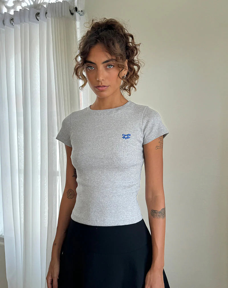 Baby T-shirt med sløjfebroderi