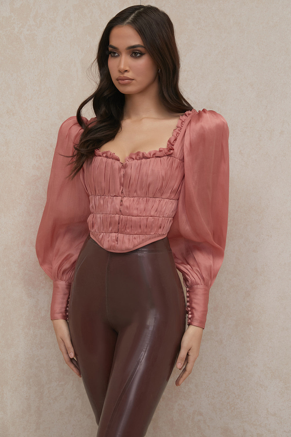 Rouge organza korset med flæser