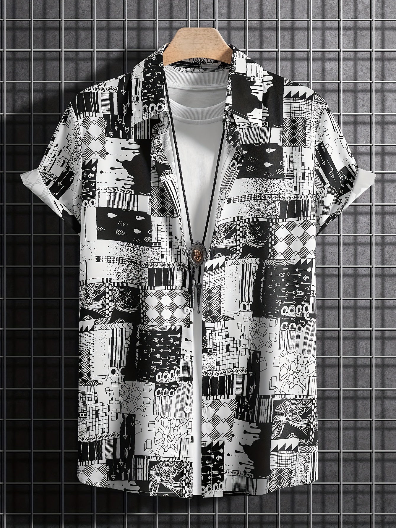 Casual sort skjorte med korte ærmer og forskellige designs