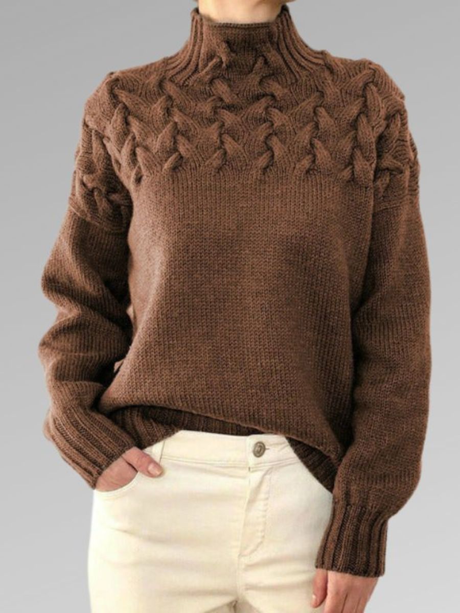 Elegant kabelstrikket sweater