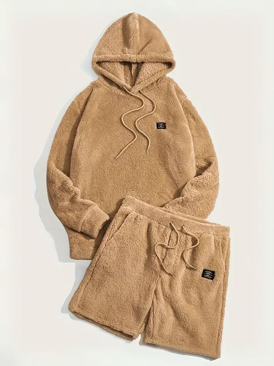 fluffy hættetrøje og shorts
