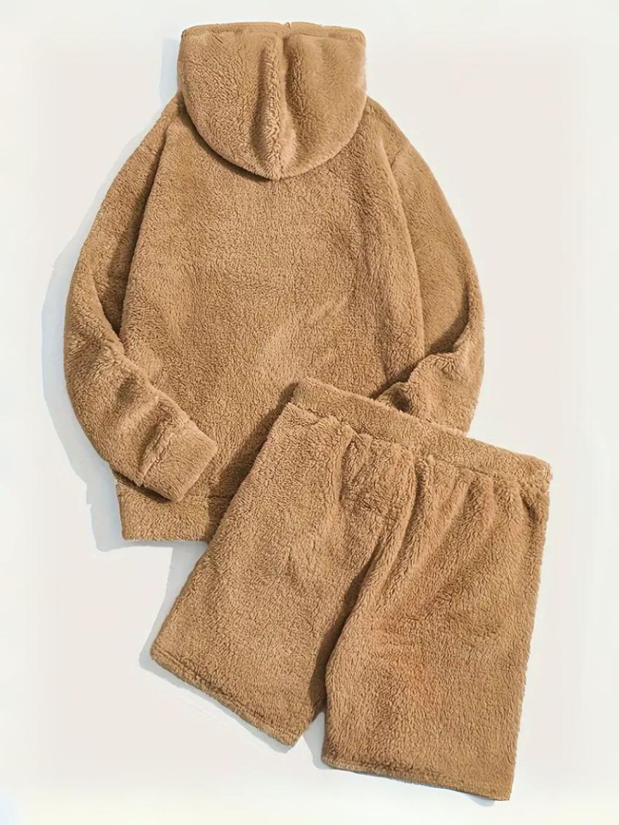 fluffy hættetrøje og shorts