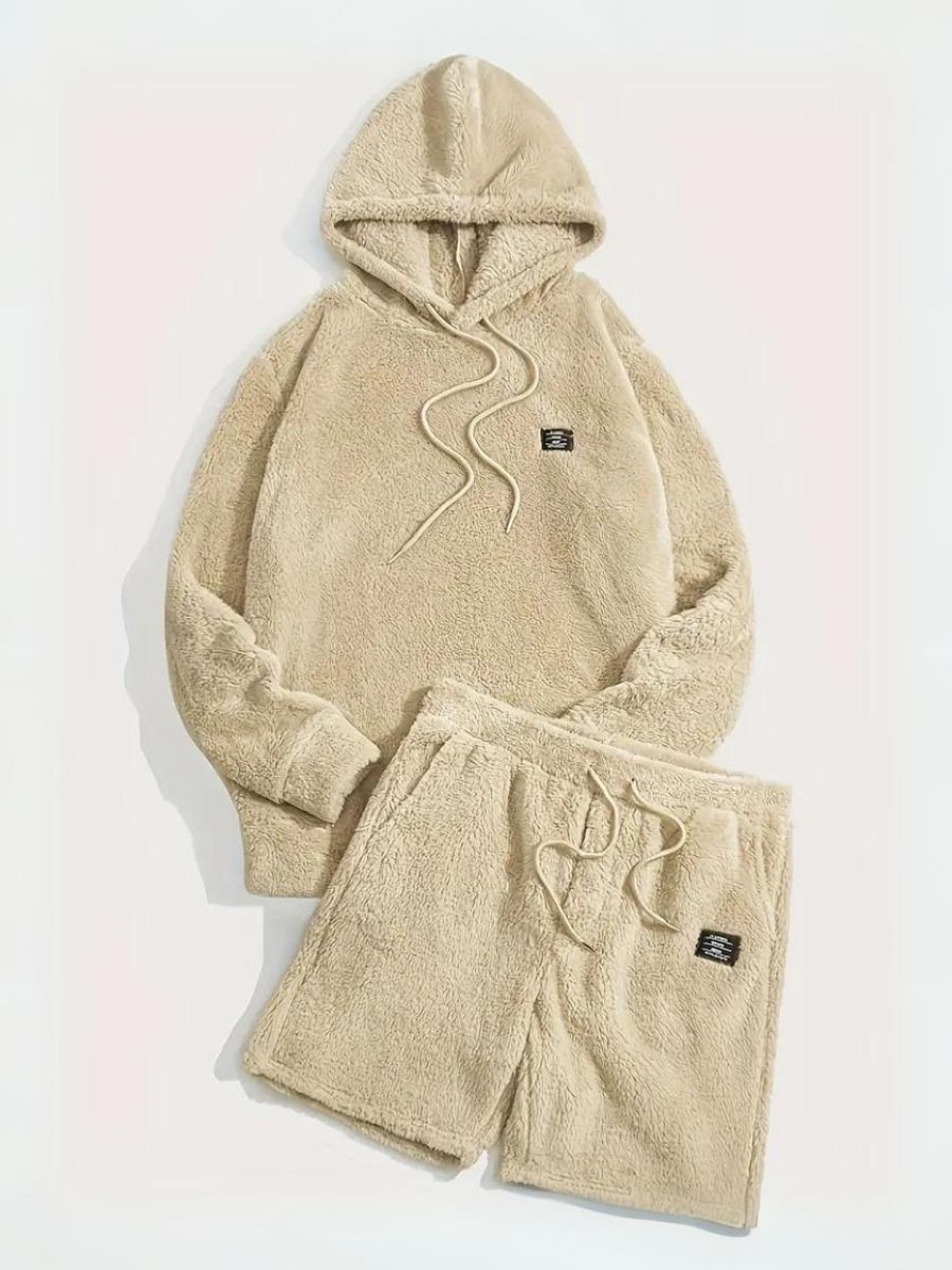 fluffy hættetrøje og shorts