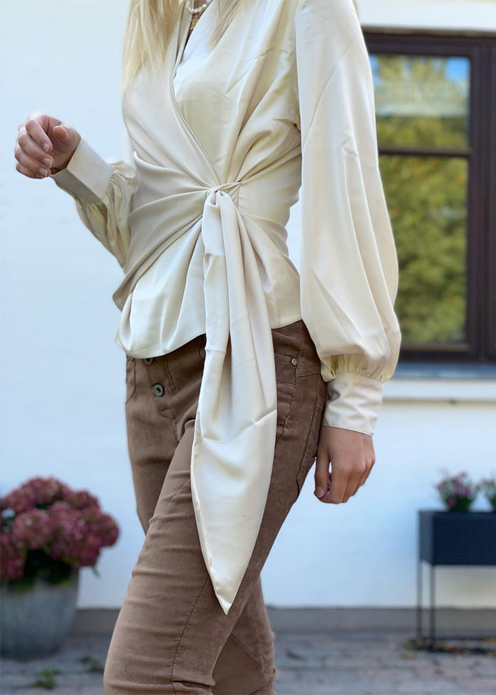 Karmamia Ines Blouse - Slå-om-bluse - Ivory