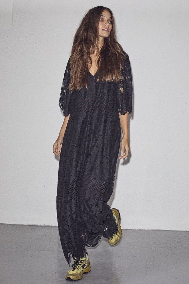 Haute L'amitié Curvey Lace Hem Dress - Black