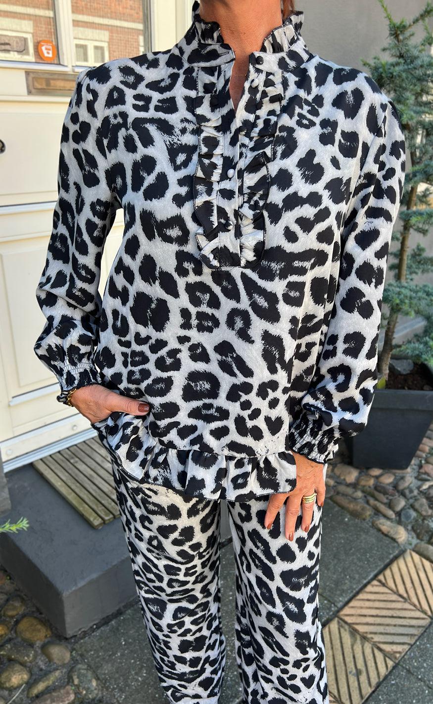 Say INA Copenhagen Bluse - Pia - Grey Leopard