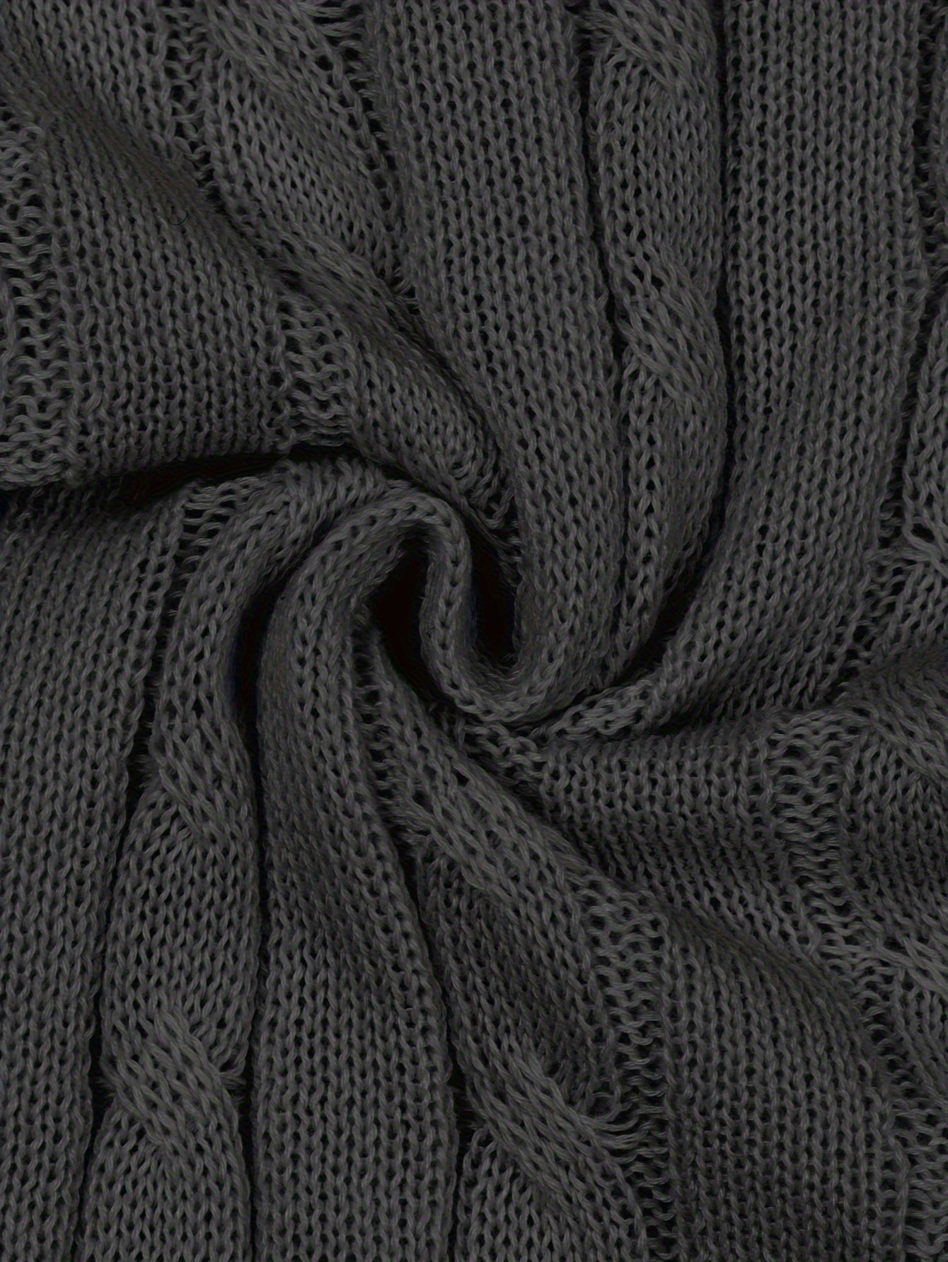 Slank cropped sweater med snoet mønster