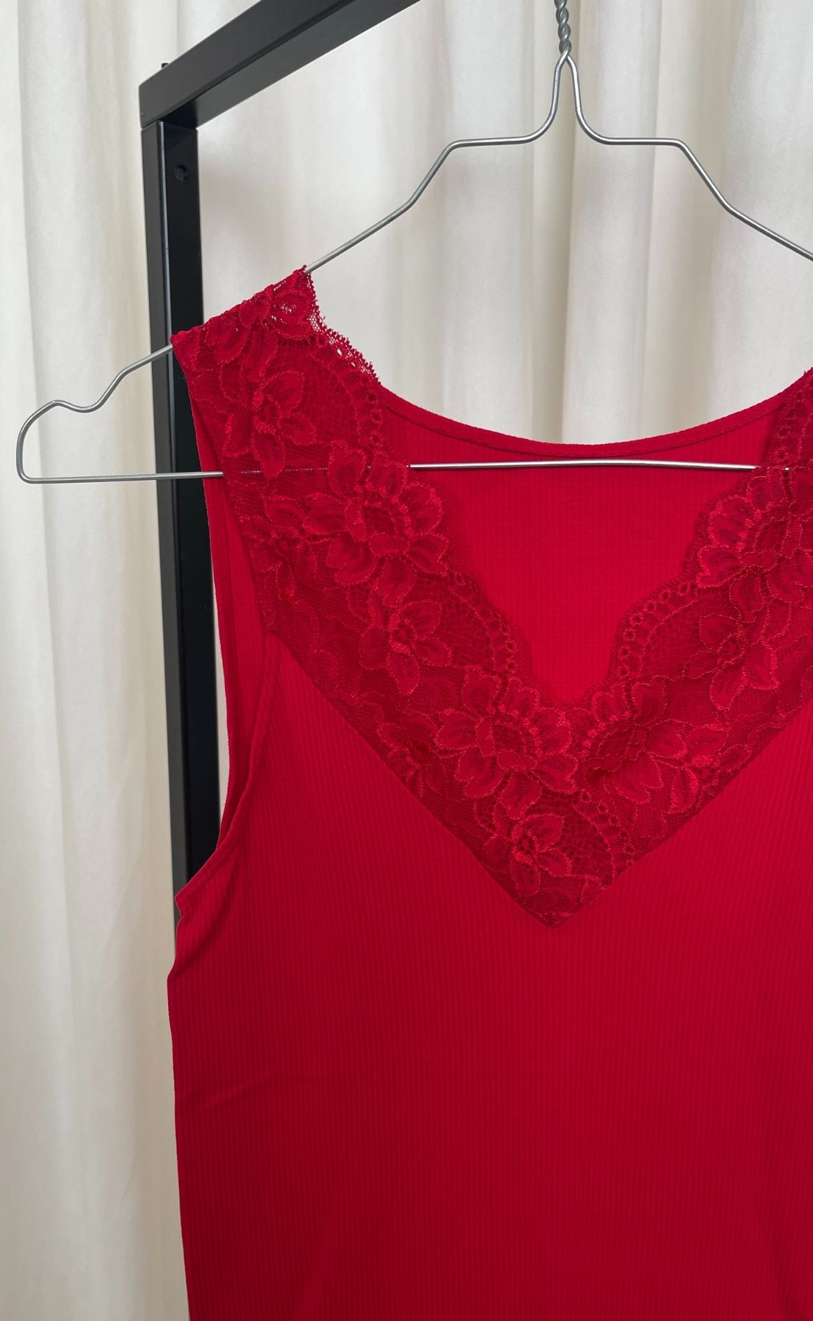 Tim & Simonsen Top - Belen V-Lace - Rosso (vendbar) Hot på udsalg