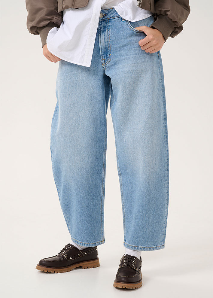 My Essential Wardrobe Baloo Barrel Jeans - Light Blue