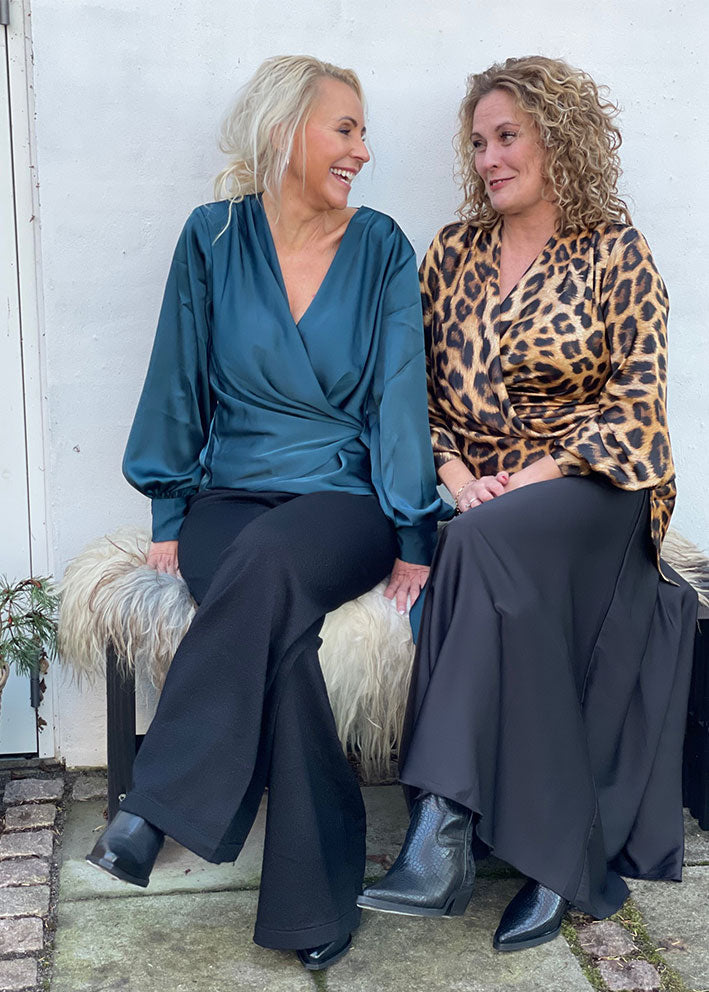 Karmamia Ines Blouse - Slå-om-bluse - Semi Rich Teal