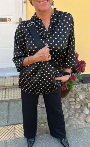 Say INA Copenhagen Bluse - Datia - Black W. Green Dots