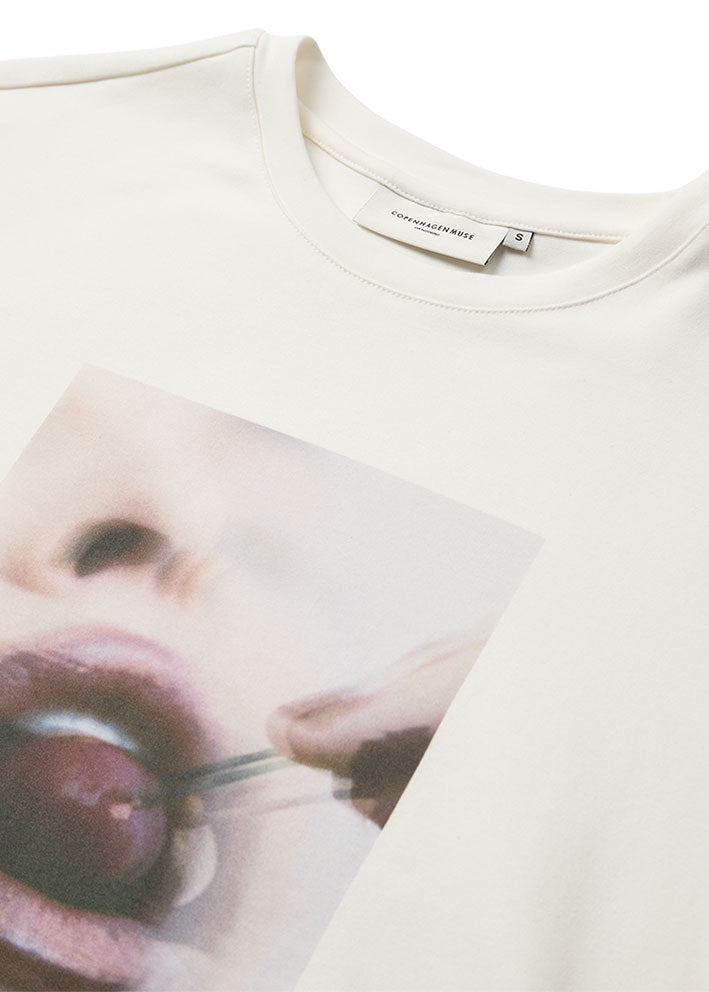 Copenhagen Muse T-shirt med print - Jet Stream Rabat