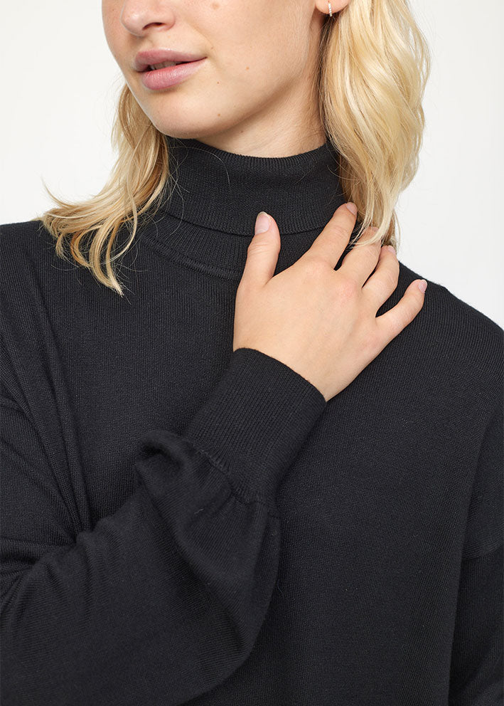 Soft Rebels Lea Rollneck Kjole SR523-230 Black