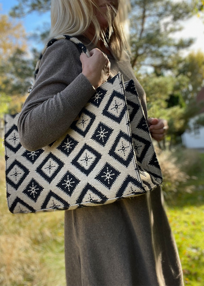 Luna Moon Rue Rivoli Big Tote - Jute/Black