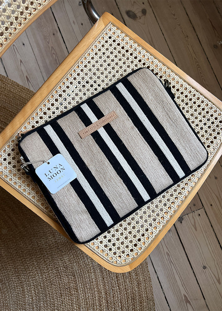 Luna Moon Svinkløv Laptop Sleeve - Jute/Black