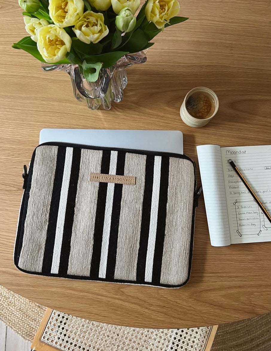 Luna Moon Svinkløv Laptop Sleeve - Jute/Black