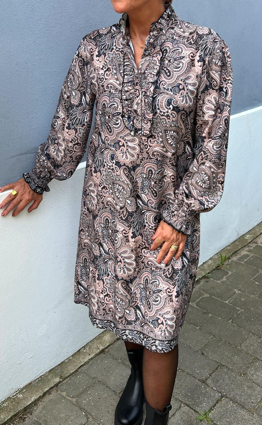 Say INA Copenhagen Kjole - Paulina - Mixed Paisley Online Hot Salg
