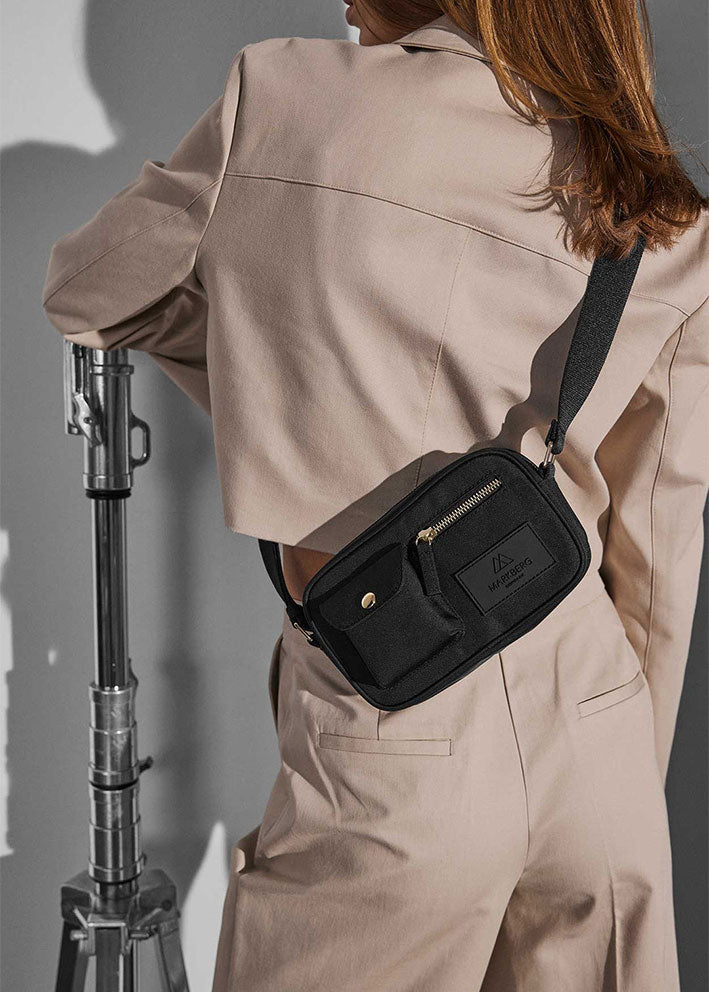 Markberg Darla Small Crossbody Taske - Recycled - Black/Gold