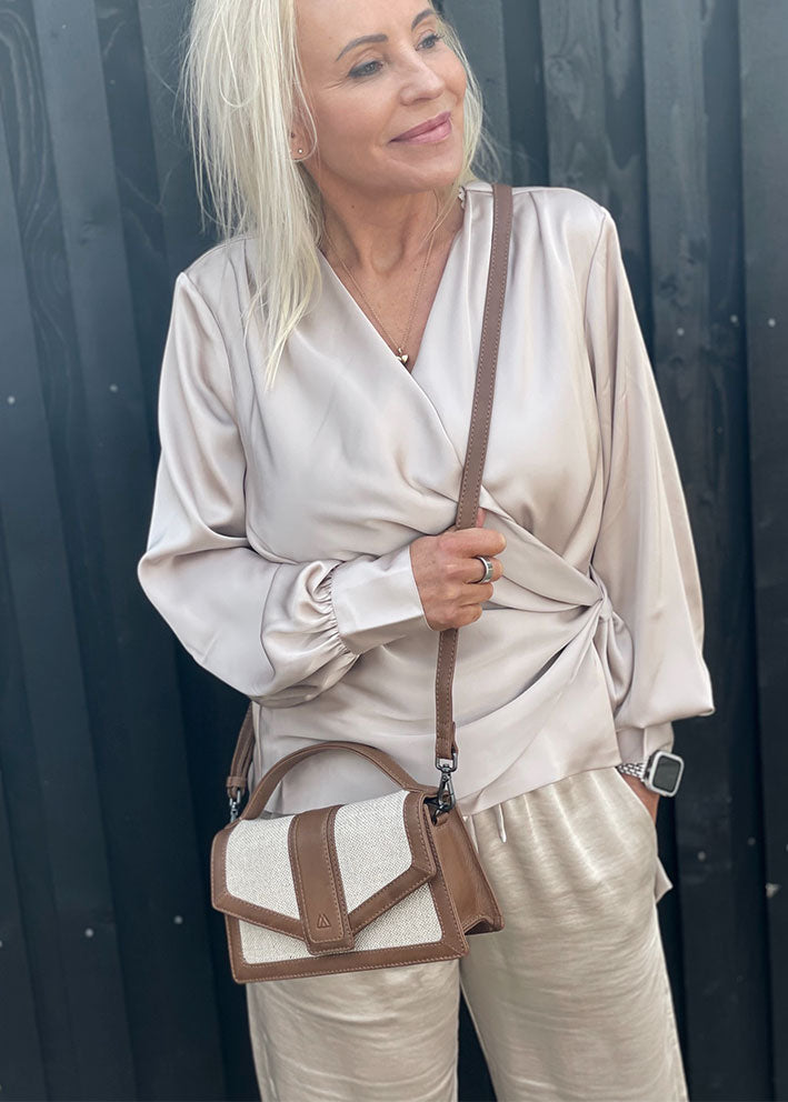 Karmamia Ines Blouse - Slå-om-bluse - Semi Rich Shell