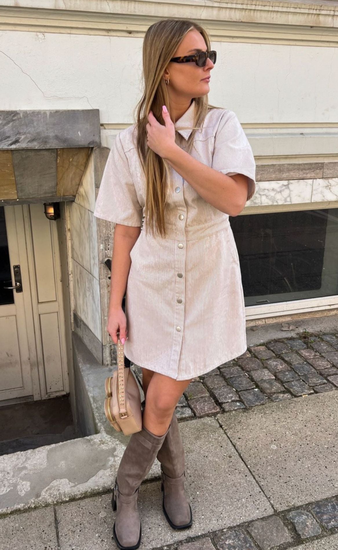 Noella Kjole - Benita - Beige/White Online Hot Salg