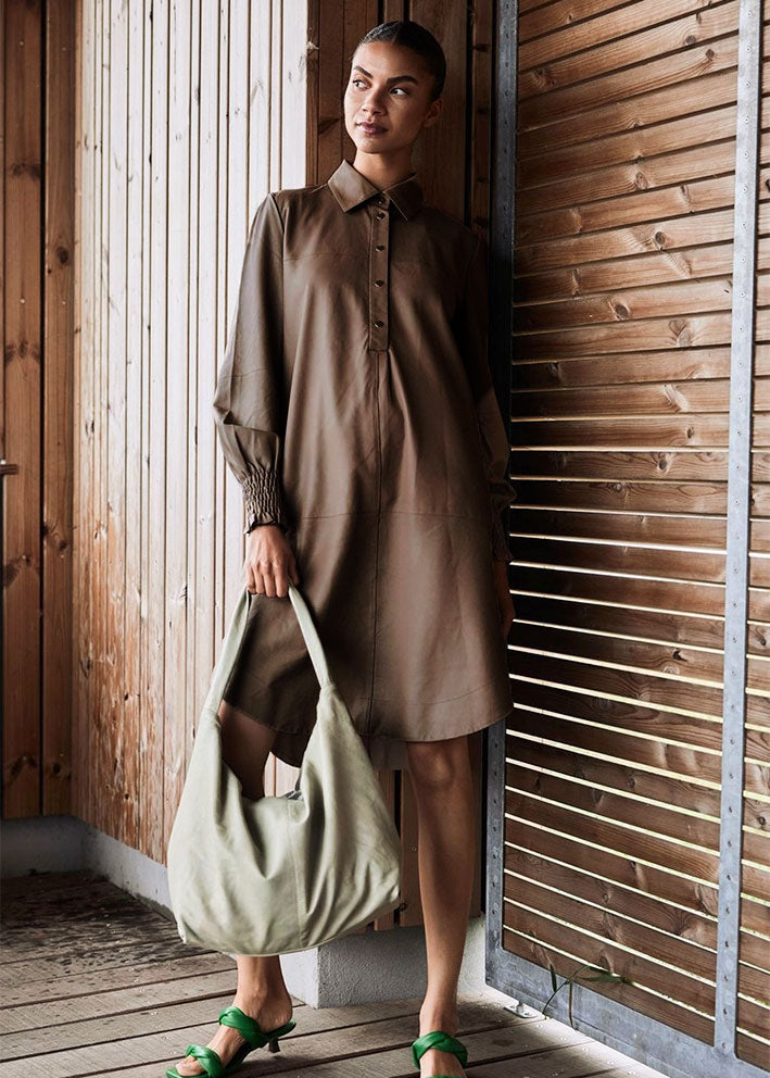 BTF CPH A-Shape Dress with smock 100159 Skindkjole - Brown with Light Gold