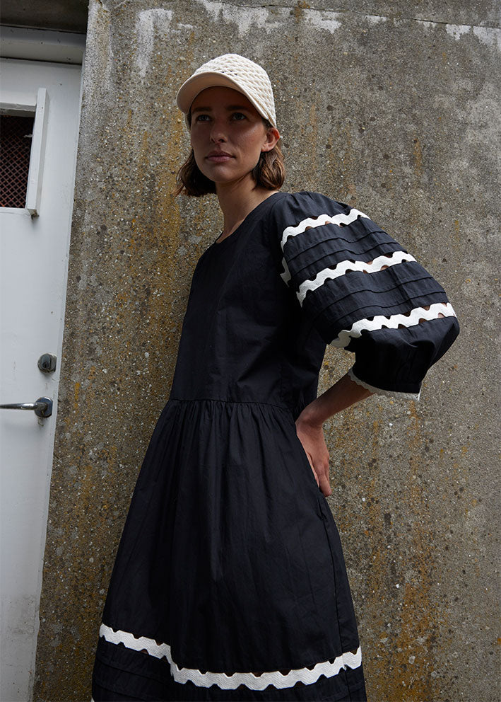 Esmé Studios Maddy Dress - Black