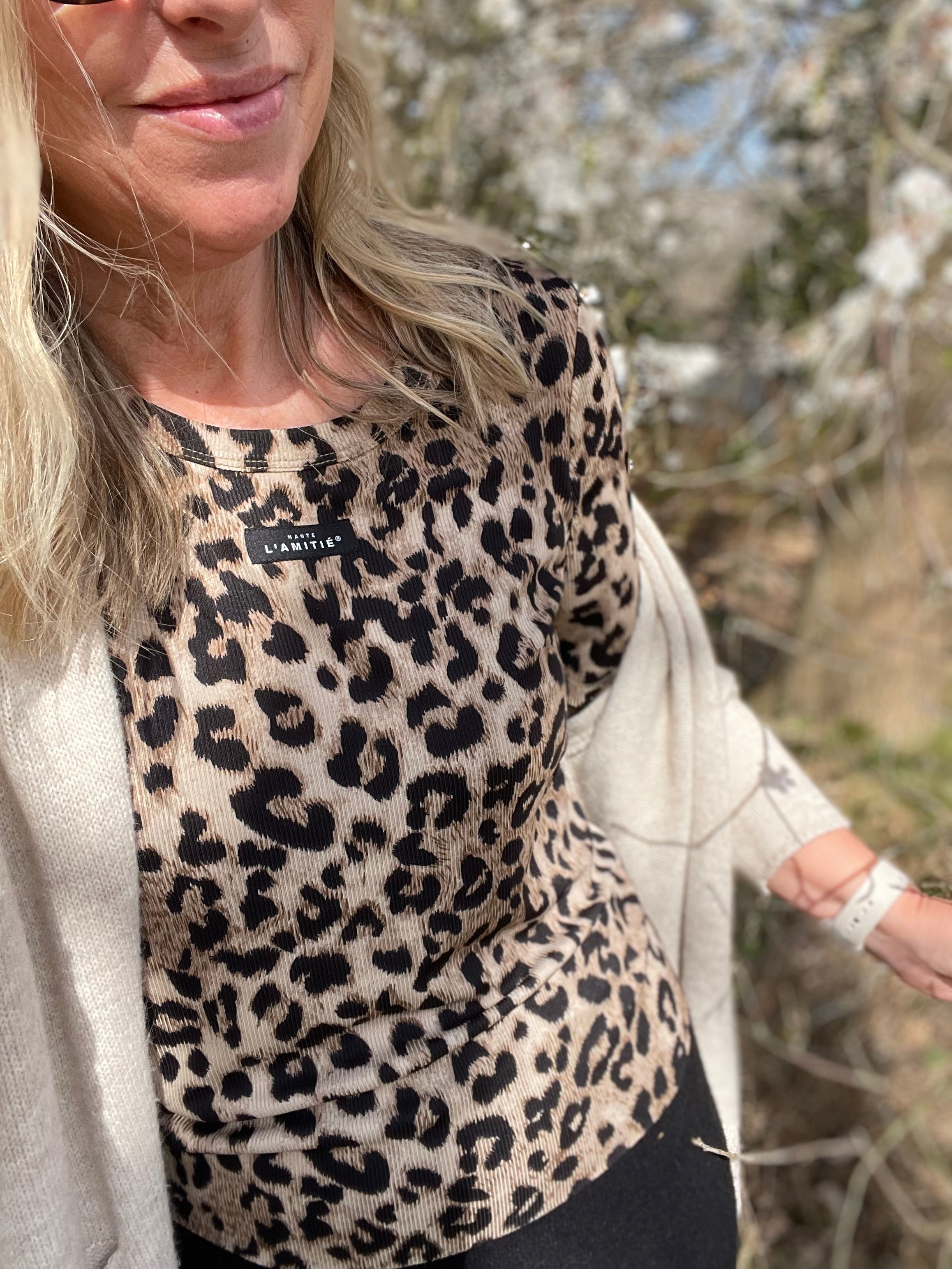 Haute L'amitié Leo Rib Badge Tee - Leopard