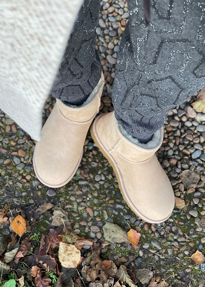 UGG Classic Mini ll Boot - Støvler - Sand