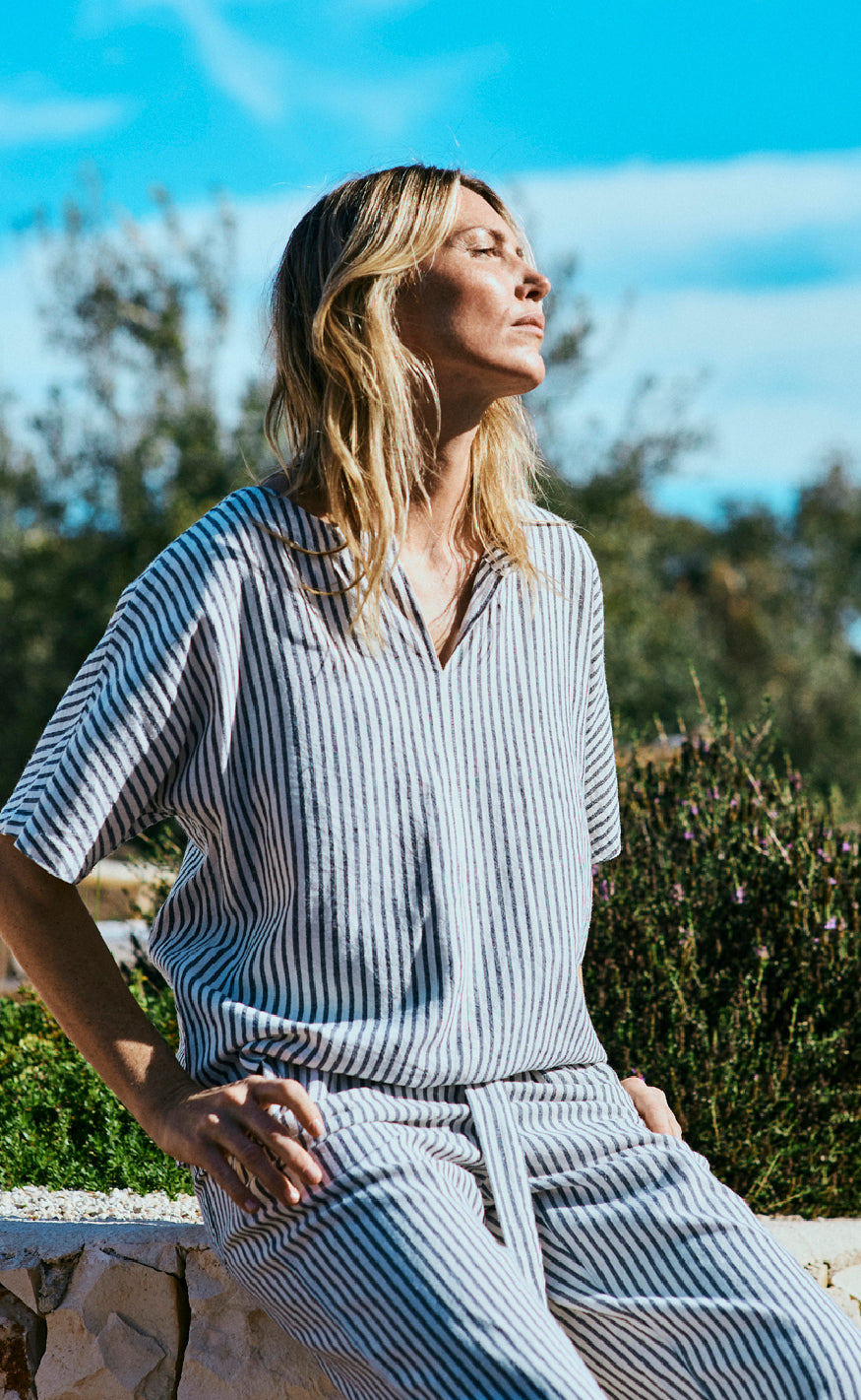 Freequent Bluse - Lavisco - Star Off-white w. Navy Blazer