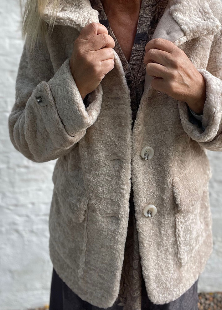 Gustav Maddy fake fur coat 54315-2031 Jakke - Beach Sand