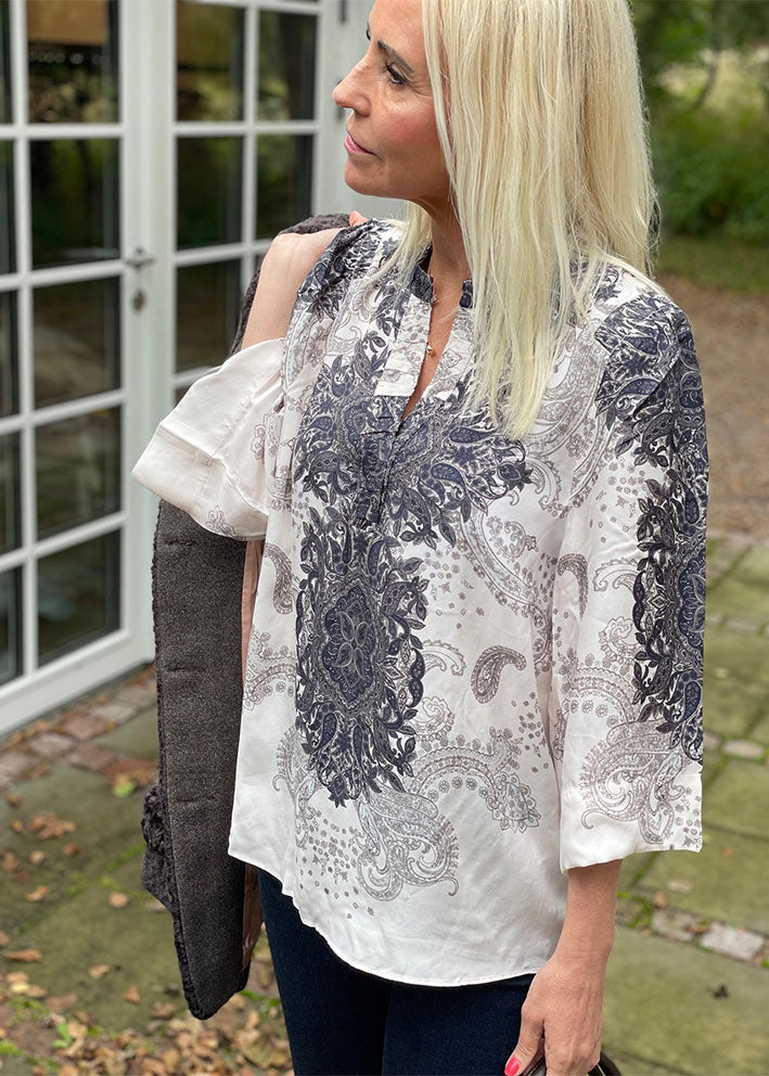 Gustav Neomi shirt 54614 Bluse - Sand w. Navy Print