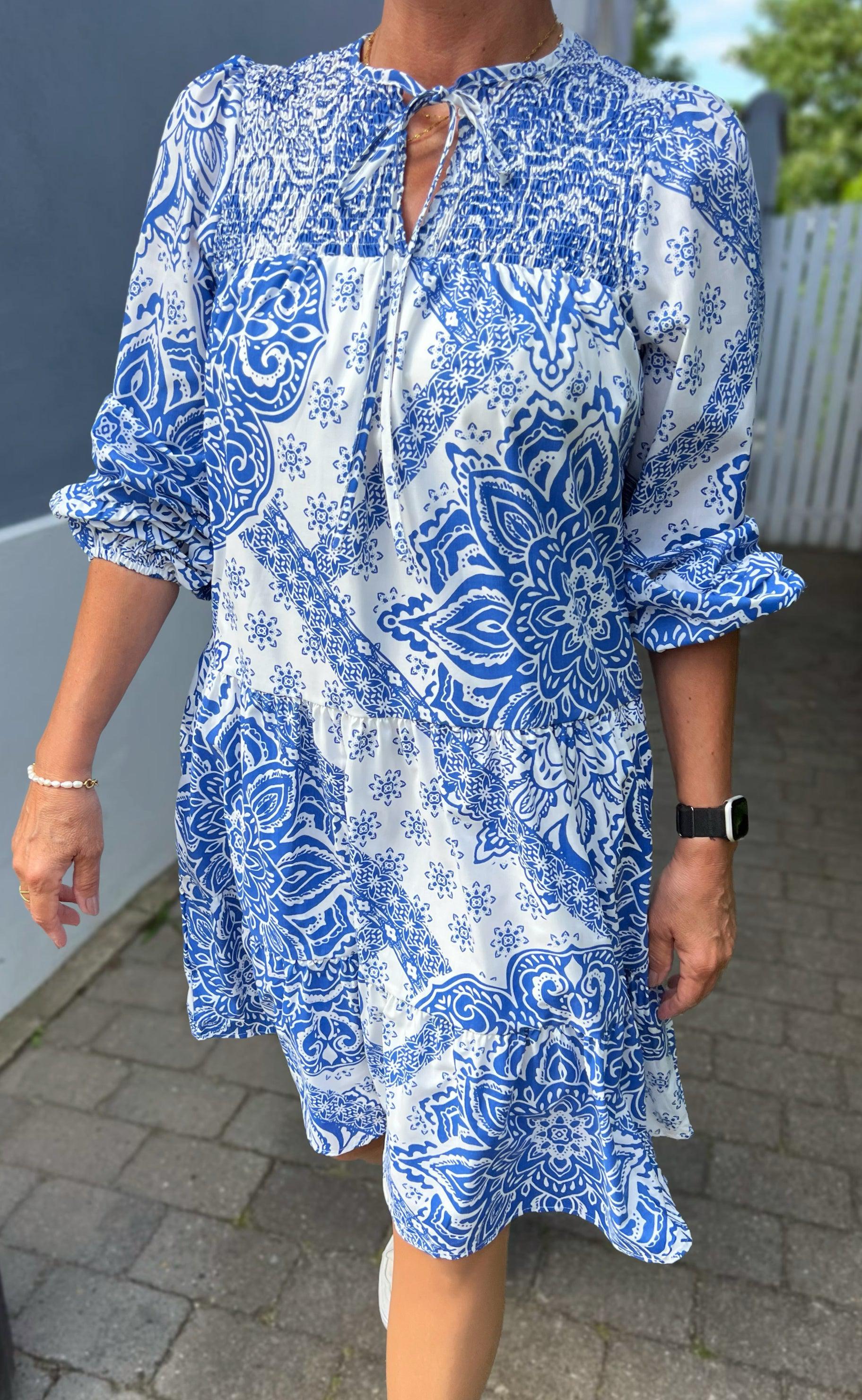 Say INA Copenhagen Kjole - Vanessa - White / Blue Paisley Online